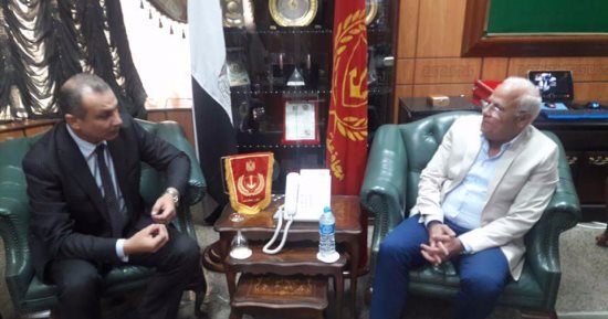 محافظ بورسعيد يلتقي مدير صندوق تطوير العشوائيات لتنفيذ مشروع إنشاء حظائر لتربية الماشية