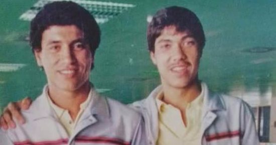 شاهد.. "البرنس وعبد الحميد" يحملان كأس أحد بطولات الزمالك