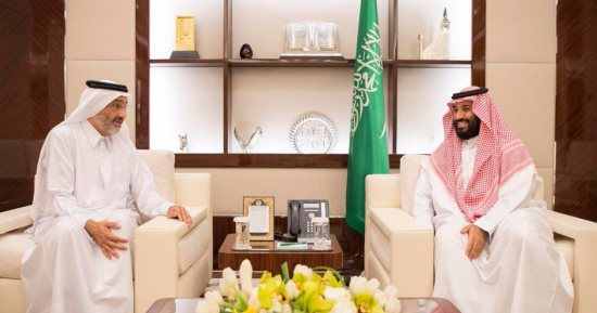 ضربة قاضية لتميم.. الملك سلمان يوافق على وساطة حفيد مؤسس قطر ويرسل طائرات على نفقته لنقل الحجاج القطريين.. محمد بن سلمان يستقبل "عبد الله بن على آل ثانى" ويأمر بفتح منفذ سلوى الحدودى لدخول الحجيج إلى المملكة