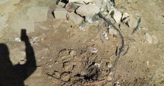 كابلات كهرباء متهالكة تهدد حياة المارة بالصعق فى "مرغم" بالإسكندرية