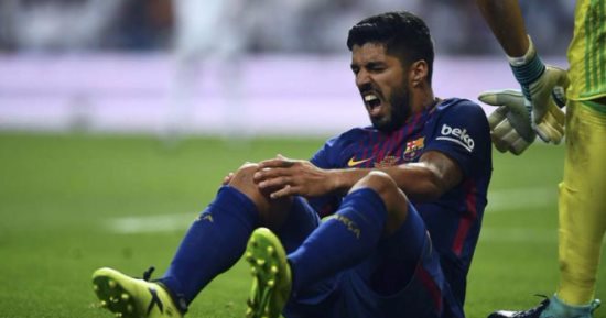 برشلونة يفقد سواريز لمدة شهر بسبب الإصابة