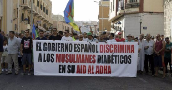 مسلمون يتظاهرون فى مدينة مليلية بعد منع إسبانيا إدخال أغنام من المغرب