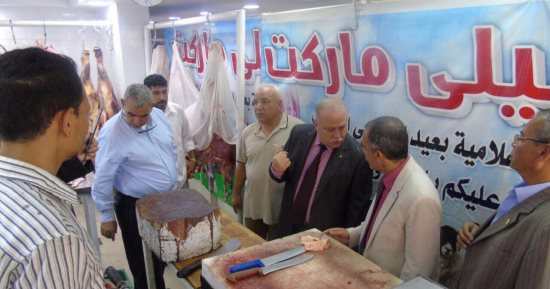 رئيس الشركة القابضة للصناعات الغذائية يتابع توافر السلع الأساسية فى المجمعات  