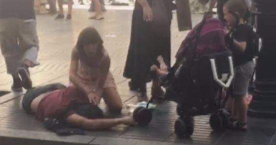 سفير مصر بإسبانيا: سيدة مصرية أُصيبت بحادث برشلونة الإرهابى وتلقت العلاج
