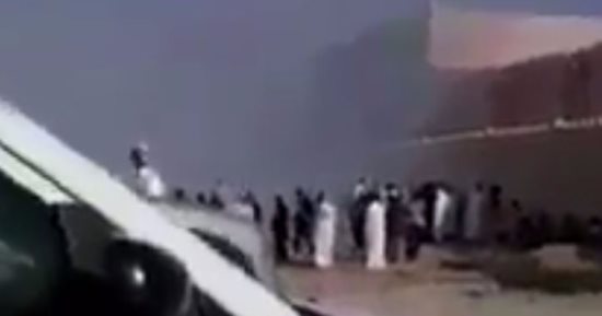 قطريون يتداولون فيديو للأمن القطرى إثناء إطلاقه غازا مسيلا على متظاهرين