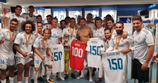 شاهد.. لاعبو ريال مدريد يواصلون احتفالاتهم بعد الفوز بالسوبر الإسبانى