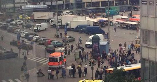 بالصور.. تأبين ضحايا حادث طعن فنلندا بأكاليل الزهور وتنكيس الأعلام