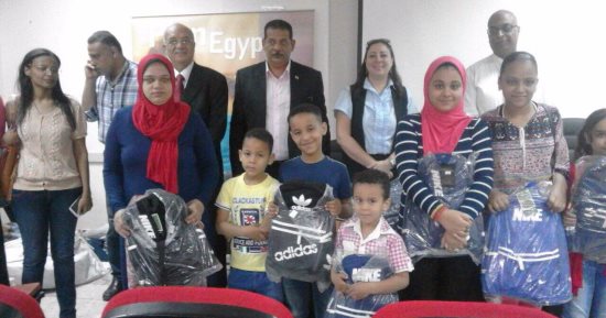 بالصور.. "التضامن" توزع ألف شنطة مدرسية على الأسر الأكثر احتياجًا بالإسكندرية