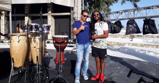 بالصور.. استعدادات فرقة محمد منير قبل حفله اليوم بمهرجان الحمامات