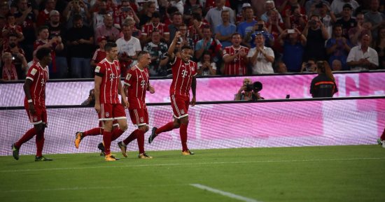 شاهد.. لاعب بايرن ميونخ يفتتح أول أهداف الدورى الألمانى