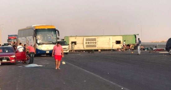 بالصور.. المرور: انفجار إطار أتوبيس سبب حادث العين السخنة