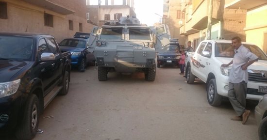 "أمن قنا" يتسلم شخصين من المطلوبين فى أحداث خصومة كوم هتيم بقنا