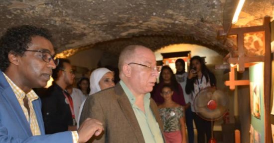 وزير الثقافة يشيد بالأعمال الفنية المشاركة بمهرجان بيت المعمار