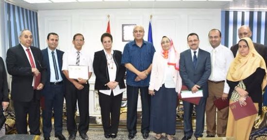 محافظ البحيرة تكرم فريق مكافحة مرض فيروس c