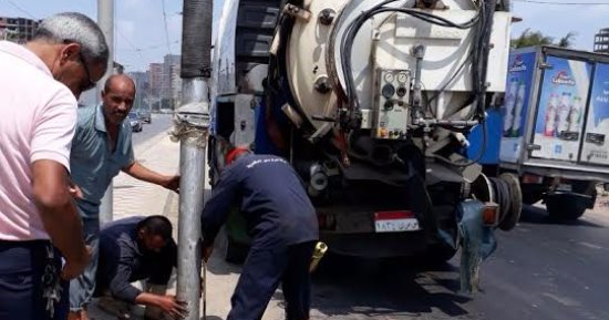 تطهير شنايش المطر ومطابق الصرف الصحى بالإسكندرية استعدادا للشتاء
