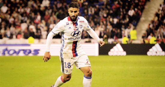 شاهد.. لاعب ليون يسجل هدفا خرافيا فى شباك بوردو بالدورى الفرنسى