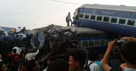 بالفيديو والصور..ارتفاع حصيلة ضحايا حادث قطار بالهند لـ23 قتيلا و64 مصابا