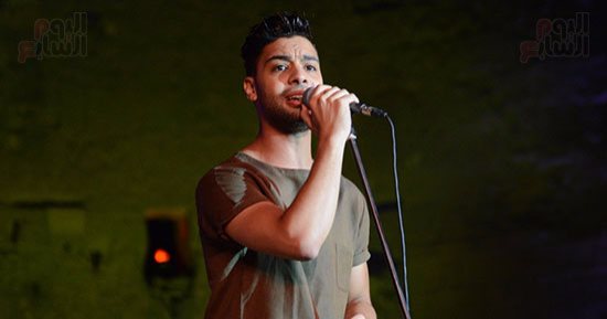   أحمد جمال يطرب جمهور محكى القلعة بأغنية وردة بتونس بيك          