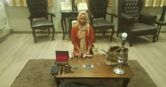 القبض على خادمة أوغندية وراء سرقة مشغولات ذهبية من فيلا بالشروق