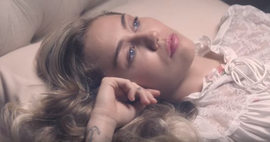 كليب Younger Now لـ مايلى سايروس يقترب من 9.5 مليون مشاهدة فى 4 أيام