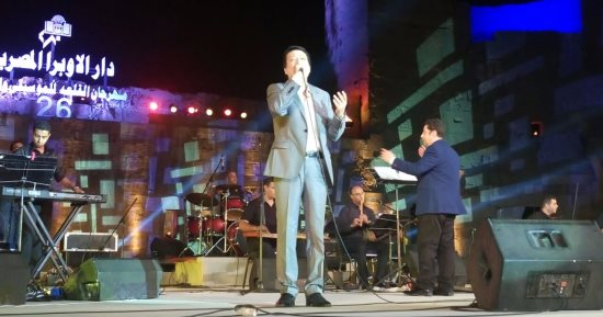 محمد الحلو يختتم حفله فى محكى القلعة بأغنية أهيم شوقا