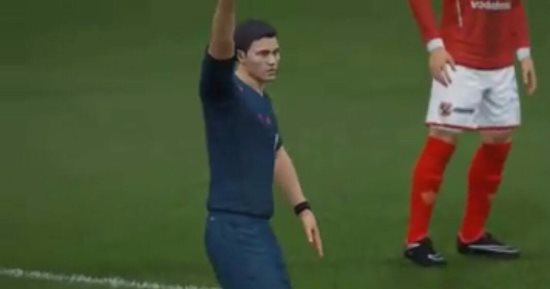 بالصور.. محمود البنا حكما فى لعبة pes 2017