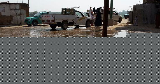 مياه الصرف الصحى تحيط منازل قرية القطا والأهالى تستنجد بالمحافظة