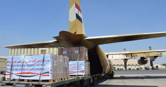 بالصور.. استمرار تدفق الجسر الجوى لنقل المساعدات المصرية لدولة جنوب السودان