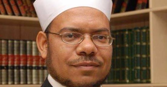 إمام المركز الإسلامى بكندا يدعو لصلاة الكسوف.. و"الإفتاء" العبرة بالرؤية