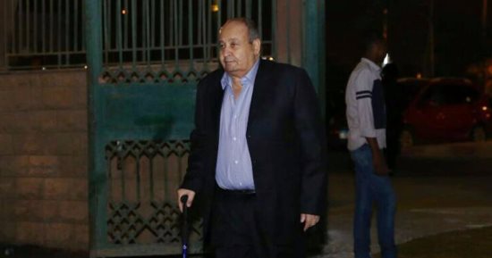 بعد أزمته الصحية.. الظهور الأول لوحيد حامد فى عزاء محفوظ عبد الرحمن