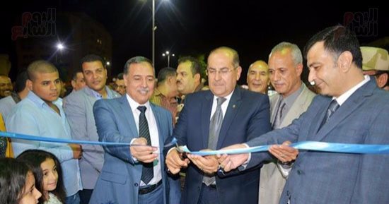 بالصور.. محافظ سوهاج ومدير الأمن يفتتحان مهرجان التسوق والتخفيضات