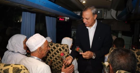  محافظ قنا يودع حجاج بيت الله الحرام