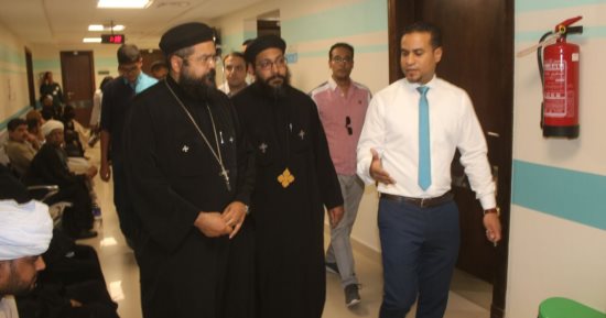 بالصور.. وفد مطرانية الأقباط الأرثوذكس يدعم مرضى السرطان بمستشفى أورام الأقصر