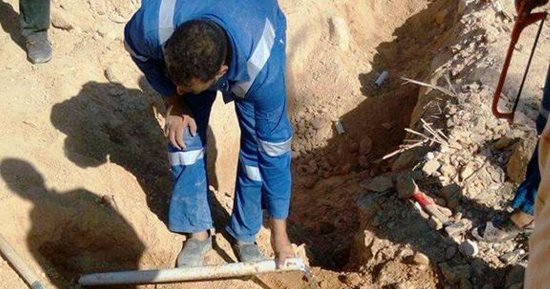 بالفيديو والصور.. ضبط وإزالة 11 حالة تعدِ على خط مياه الشرب الرئيسى بالضبعة