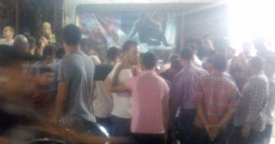 بالصور.. أهالى طوخ يضبطون لِصَّـًا أثناء محاولته سرقه إحدى السيدات