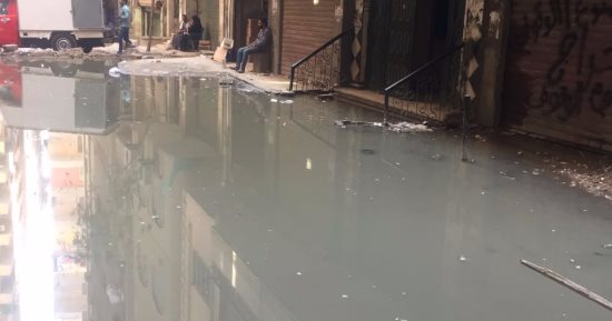 القاهرة للشرب: انسداد ماسورة رئيسية سبب طفح الصرف بشارع الشبان ببنى سويف