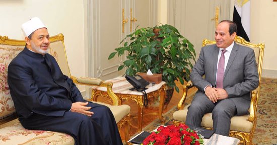  السيسي يستعرض مع شيخ الأزهر جهود نشر صحيح الدين والتصدى للفكر المتطرف