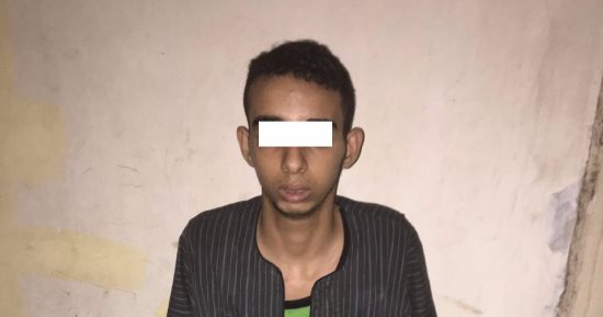 ضبط شاب تعدى بالضرب على والده بآلة صلبة حتى أدخله فى غيبوبة