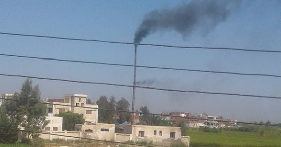 مواطن يشكو من أدخنة محرقة مخلفات طبية بقرية شابة بكفر الشيخ