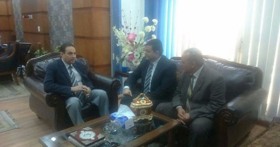 تسليم لائحة دار الكتب الجديدة لرئيس الجهاز المركزى للتنظيم والإدارة  