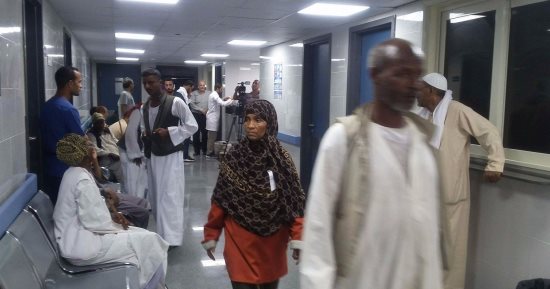 بالصور.. "قافلة الخير"  توقع الكشف الطبى على 1200 حالة بحلايب وشلاتين