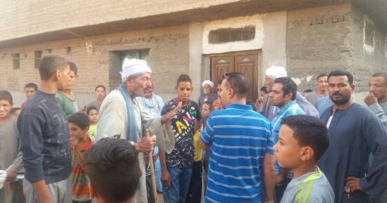 مساعد وزير الداخلية داخل قرية كوم هتيم لعرض وثيقة الصلح بين "الطوايل والغنايم"