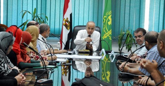 محافظ القليوبية يقف دقيقة حداد على أرواح الشهداء فى اجتماع المجلس التنفيذى