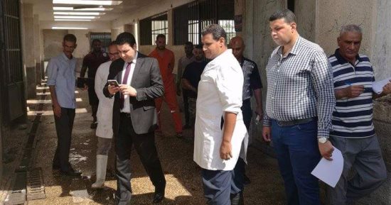 بالصور.. حملة تفتيشية تكشف أسلاك كهرباء مكشوفة وتعطل صرف المياه لمجزر بقنا