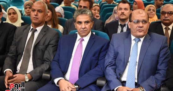 بالصور.. وزير البيئة: وعدنا وأوفينا واليوم تخلصنا نهائيا من أخطر شحنة لاندين مسرطنة