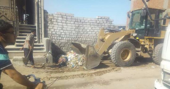 بالصور .. رفع 40 طن مخلفات بمركز الفتح بأسيوط 