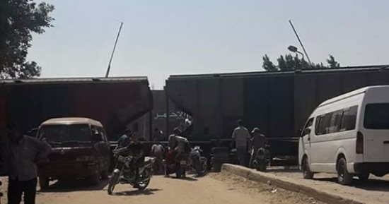 قارئ يرصد خروج قطار عن القضبان دون خسائر بمزلقان الكوم الأحمر بالجيزة
