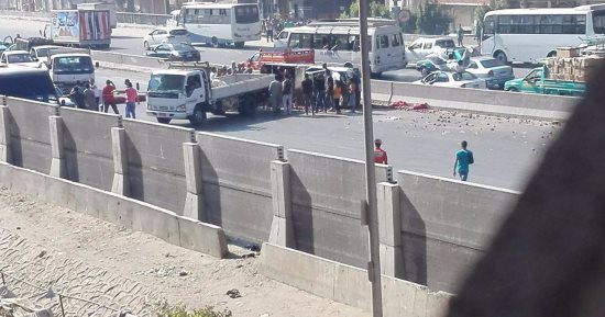 إصابة 8 أشخاص فى حادث انقلاب ميكروباص أعلى الطريق فى كرداسة   