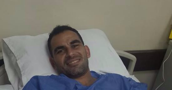 شاهد أحمد عيد عبد الملك بعد إجراء عملية غضروف الركبة