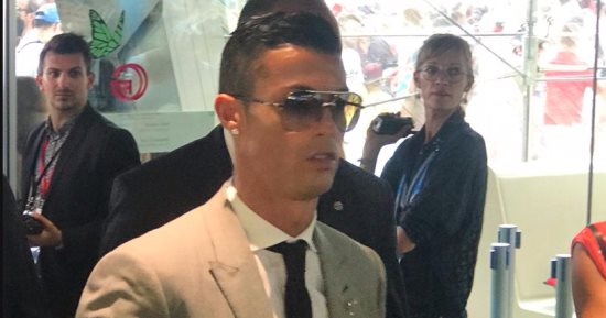 بالصور.. وصول رونالدو وميسي وبوفون مقر حفل اليويفا